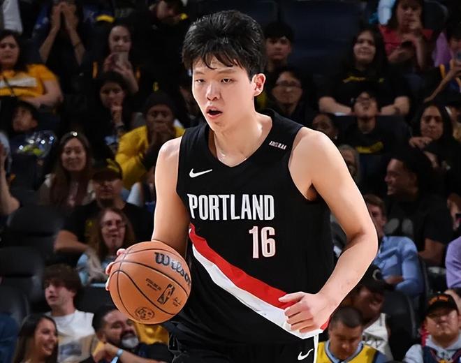 杨瀚森上场即插即用！4分钟攻守兼备，这不比这波特和卡尔森好用？